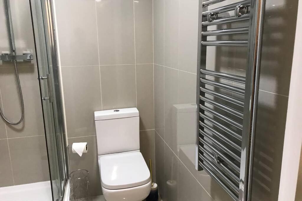 Marie'S Serviced Apartments- 2 Bedroom City Stay Bedford Esterno foto